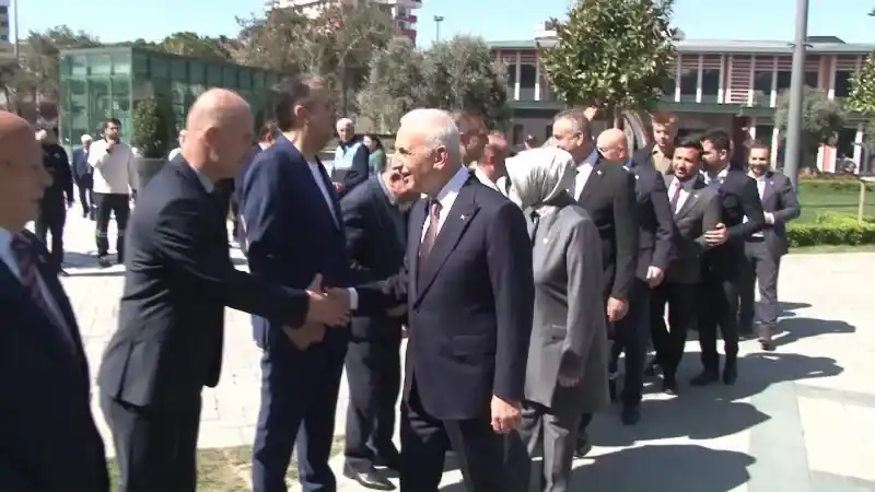 Ümraniye Belediye Başkanı İsmet Yıldırım mazbatasını aldı