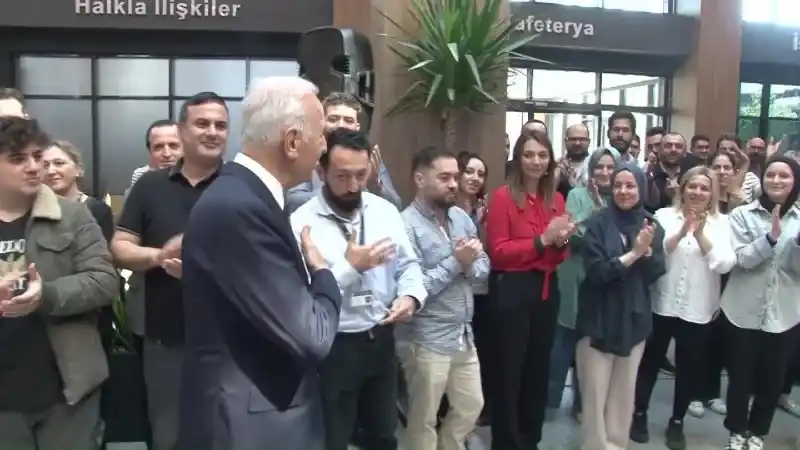 Ümraniye Belediye Başkanı İsmet Yıldırım mazbatasını aldı