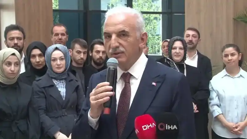 Ümraniye Belediye Başkanı İsmet Yıldırım mazbatasını aldı