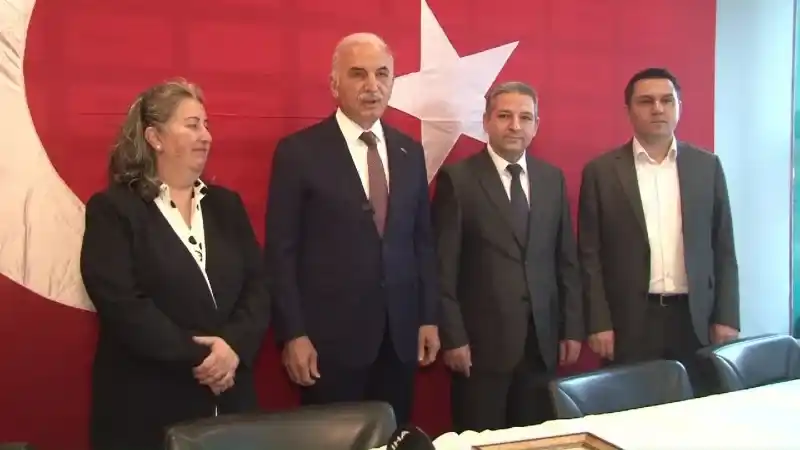Ümraniye Belediye Başkanı İsmet Yıldırım mazbatasını aldı