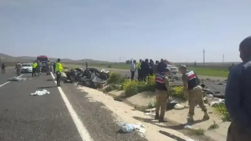 Şanlıurfa’da feci kaza: 1’i polis 4 ölü