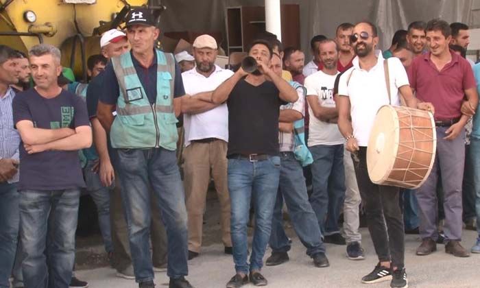 Safranbolu’da belediye işçileri yüzde 80’lik zammı davullu zurnalı kutladı