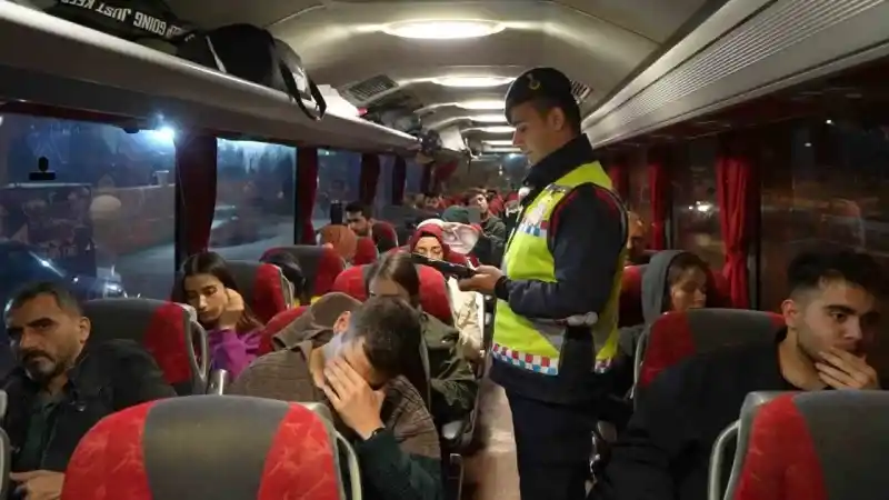 43 ilin geçiş güzergahında bayram yoğunluğu başladı, denetimler sıklaştırıldı