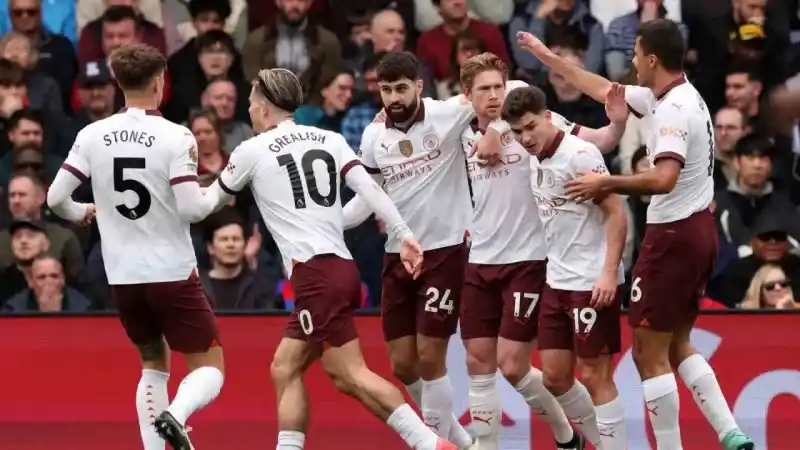 Manchester City, zirve takibini sürdürdü