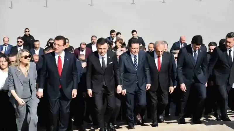 CHP’li 26 başkan Anıtkabir’i ziyaret etti