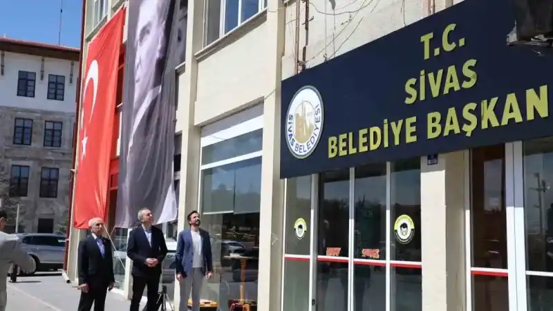 BBP’li başkanın ilk icraatı tabelaya T.C. yazmak oldu