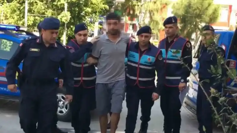 Aileyi katleden cani, gasp ettiği bilezikle borç ödemiş