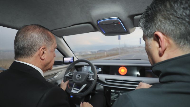 Cumhurbaşkanı Erdoğan ‘Türkiye’nin Otomobili’ni kullandı