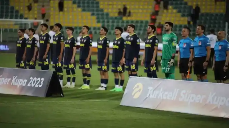 Fenerbahçe: "Dün olduğu gibi bugün ve yarınlarda da dik durmaya devam edeceğiz"