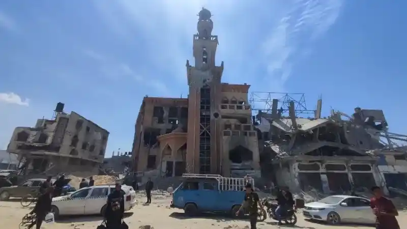 İsrail ordusunun geri çekildiği Han Yunus’taki yıkım görüntülendi