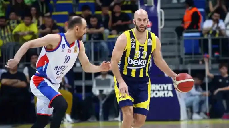 Efes ligde de Fenerbahçe Beko'yu mağlup etti