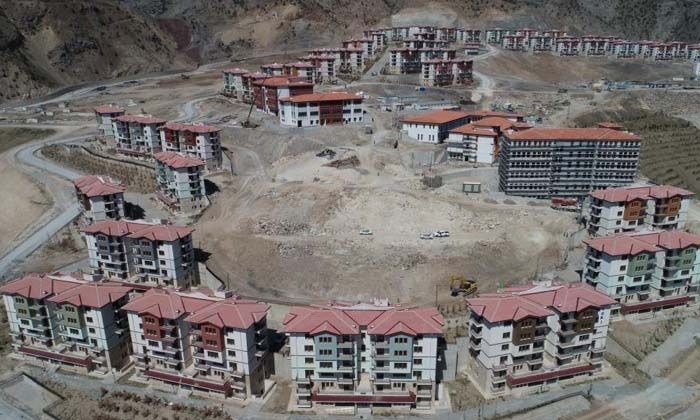 Yusufeli’nde yeni ilçedeki konutların anahtarları teslim edilmeye başladı