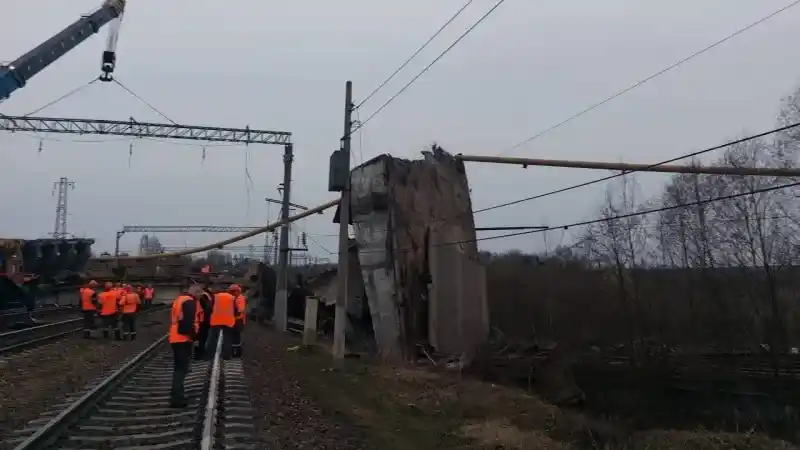 Rusya’da demiryolu üzerindeki köprü çöktü: 1 ölü, 5 yaralı
