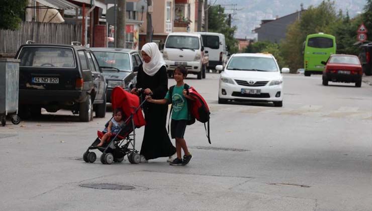 Kocaeli Derince’de her hafta kazaların olduğu cadde vatandaşları bıktırdı