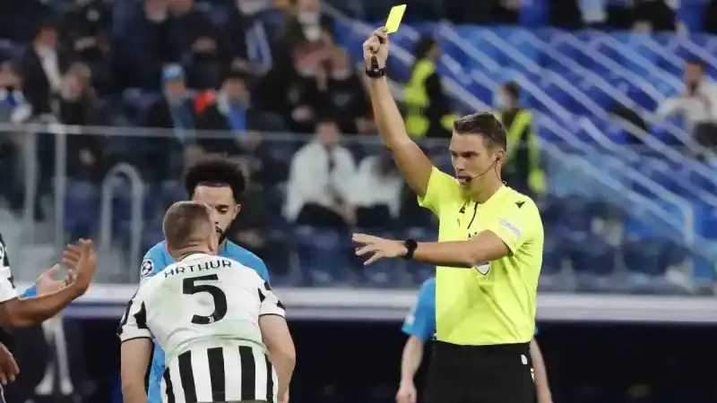 Olympiakos - Fenerbahçe maçını Sandro Scharer yönetecek