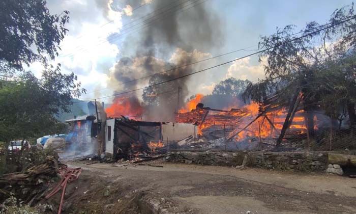 Kastamonu’da bir köy alevlere teslim oldu: Yangın çok sayıda eve sıçradı