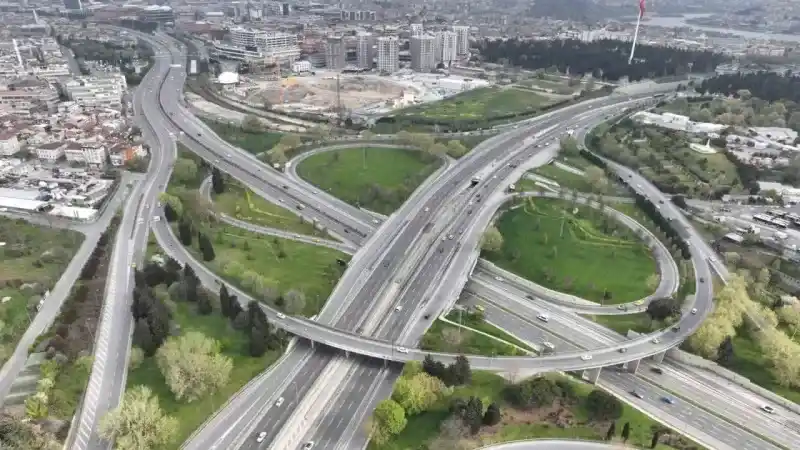İstanbul’da bayramın ilk gününde yollar boş kaldı