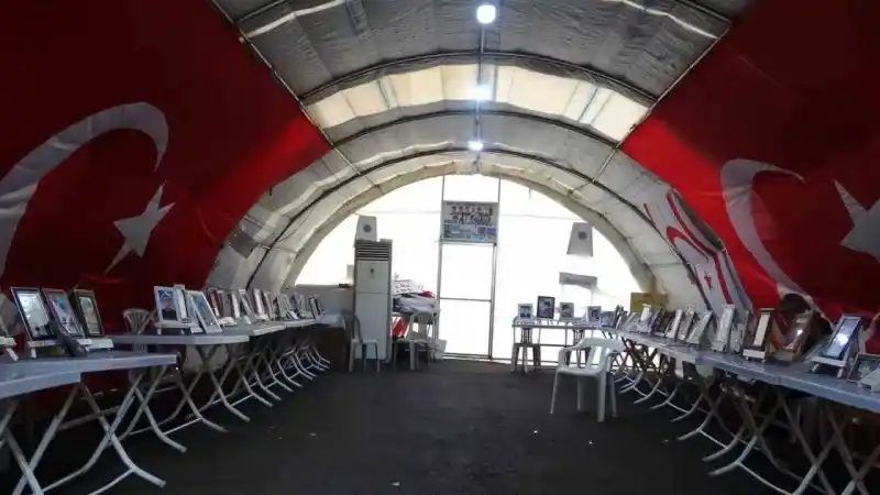 Evlat nöbetindeki annelerin bayramı buruk geçiyor