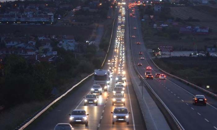 İstanbul’a dönüş çilesi: Tekirdağ yollarında yoğunluk var