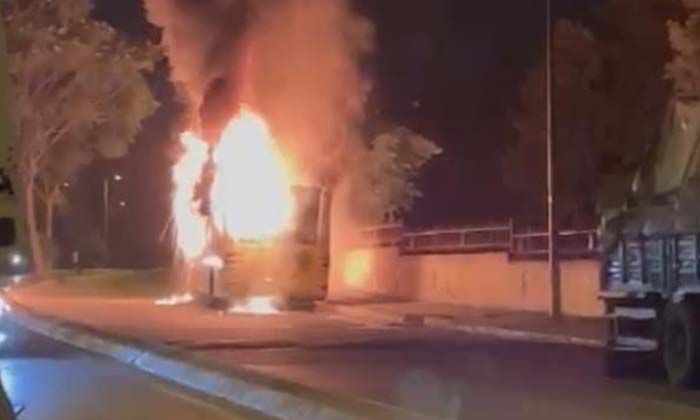 Tuzla’da park halindeki İETT otobüsü alevlere teslim oldu