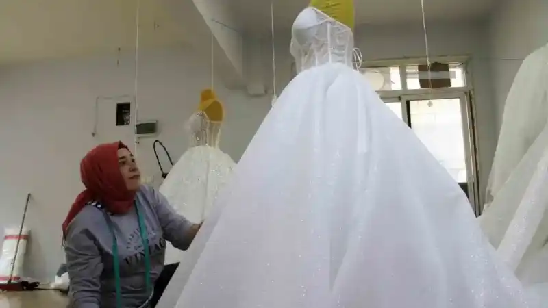 Yeni sezonda gelinlik fiyatları 15 bin TL’den başlıyor