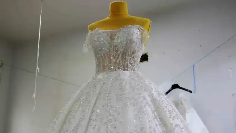 Yeni sezonda gelinlik fiyatları 15 bin TL’den başlıyor