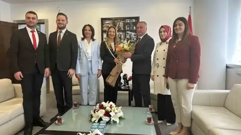 AK Parti heyetinden CHP’ye bayram ziyareti