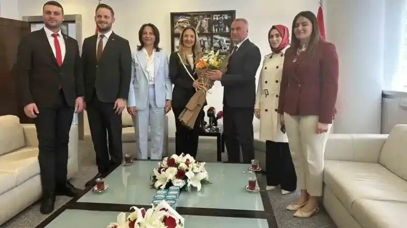 AK Parti heyetinden CHP’ye bayram ziyareti