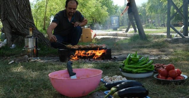 Sıcaktan bunalan vatandaşlar Ekşisu’ya akın ediyor