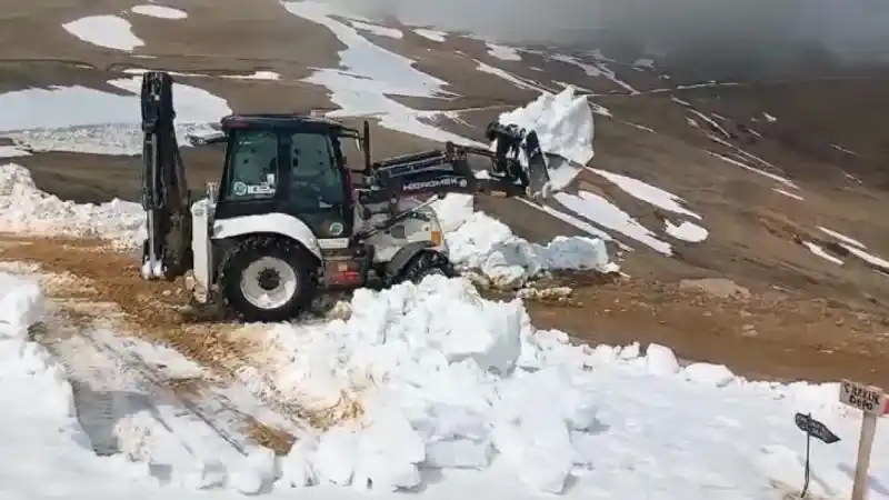 Nisan ayında kar mücadelesi
