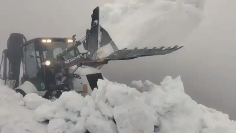 Nisan ayında kar mücadelesi