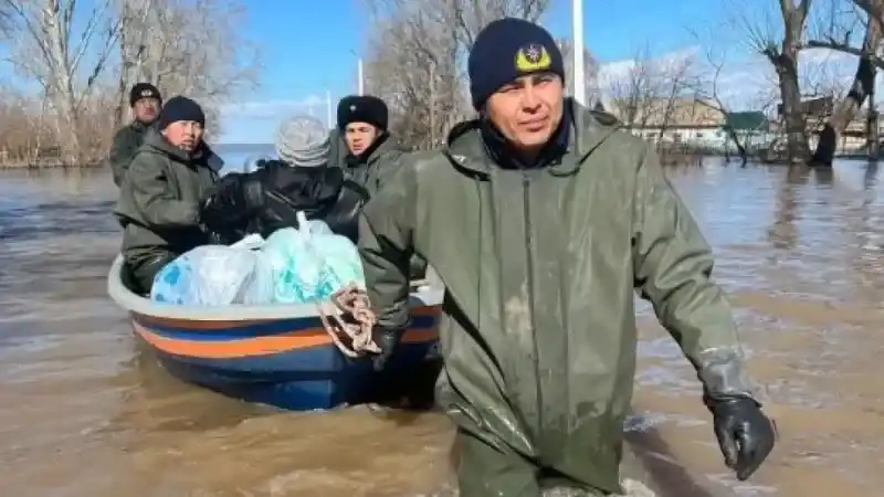 Kazakistan’daki selde tahliye edilenlerin sayısı 99 bini aştı