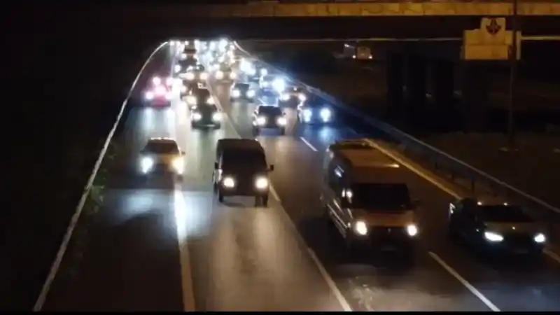 Emniyet şeridini kullanan araçlara rekor ceza