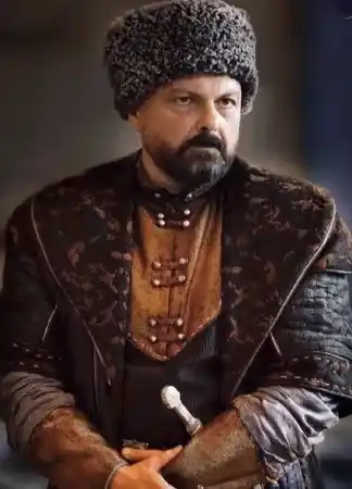 Şişli’de film gibi olay kamerada: Ünlü oyuncu “Rambo Berk” hırsızı yakalayıp bağladı