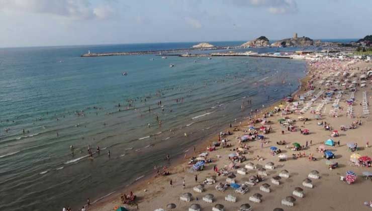 30 Ağustos’ta vatandaşlar denize akın etti, Şile’de plajlar doldu taştı