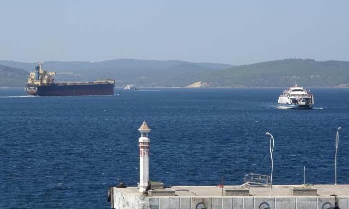 Çanakkale Boğazı adeta otoban gibi