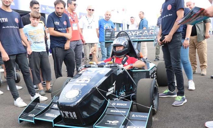 Savunma Sanayi Başkanı İsmail Demir, F1 aracından gözdağı verdi