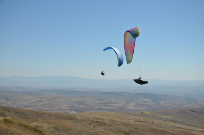 Yamaç paraşütçülerinin yeni gözdesi: Asma Tepesi