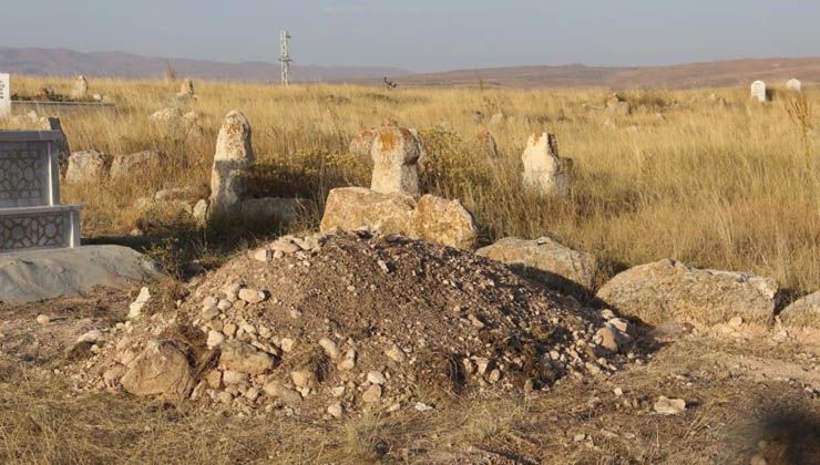 CHP Milletvekili Sezgin Tanrıkulu’nun üzüldüğü teröristin mezarı