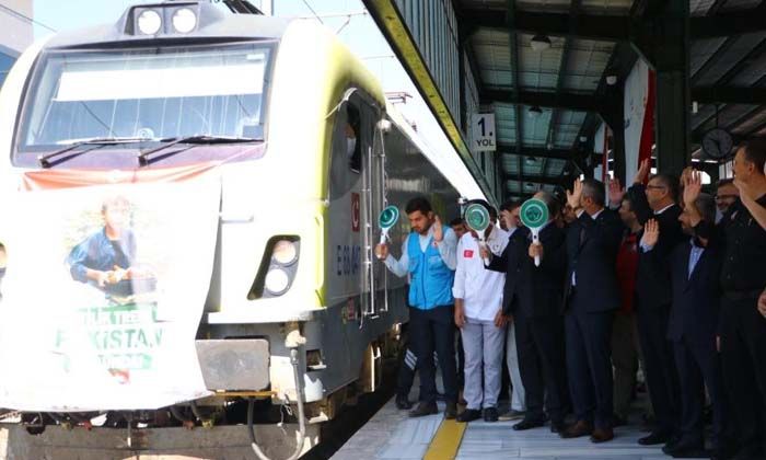Pakistan’a 500 ton yaşam malzemesi götüren 2. İyilik Treni yola çıktı