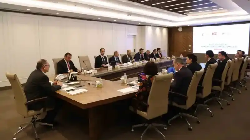 Bakan Özhaseki: “Yıl sonuna kadar 200 bin deprem konutunu teslim edeceğiz”