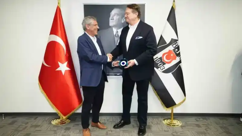 Beşiktaş Başkanı Hasan Arat, Fernando Santos ile vedalaştı