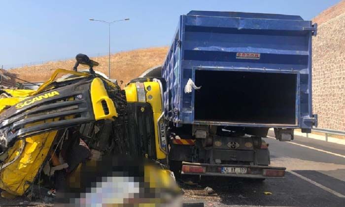 İzmir’de lastiği patlayan tır dehşet saçtı: Onur Akyüz hayatını kaybetti