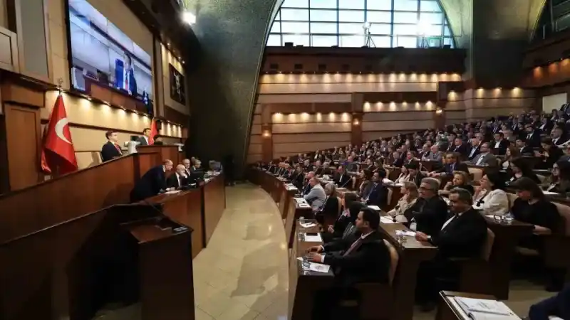 İBB’de seçim sonrası ilk meclis toplantısı yapıldı