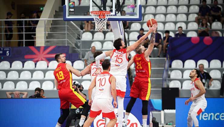 12 Dev Adam, Avrupa Şampiyonası’na galibiyetle başladı