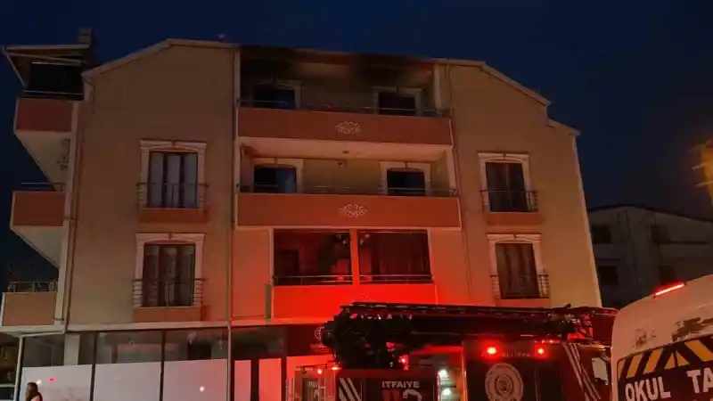 Şarjlı süpürge patladı, evde mahsur kalan şahsı itfaiye kurtardı