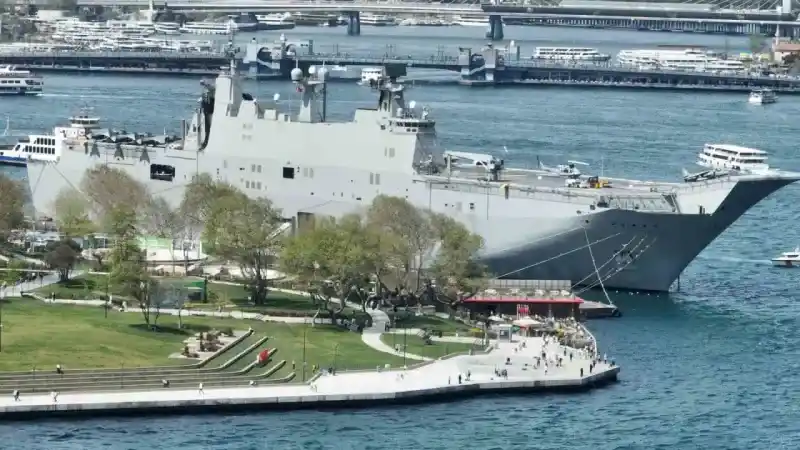 TCG Anadolu’ya benzeyen İspanya Hücum Gemisi havadan görüntülendi