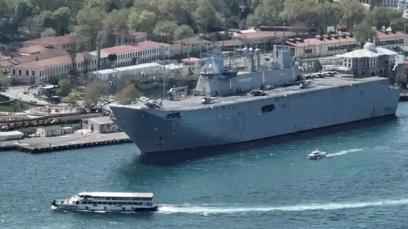TCG Anadolu’ya benzeyen İspanya Hücum Gemisi havadan görüntülendi