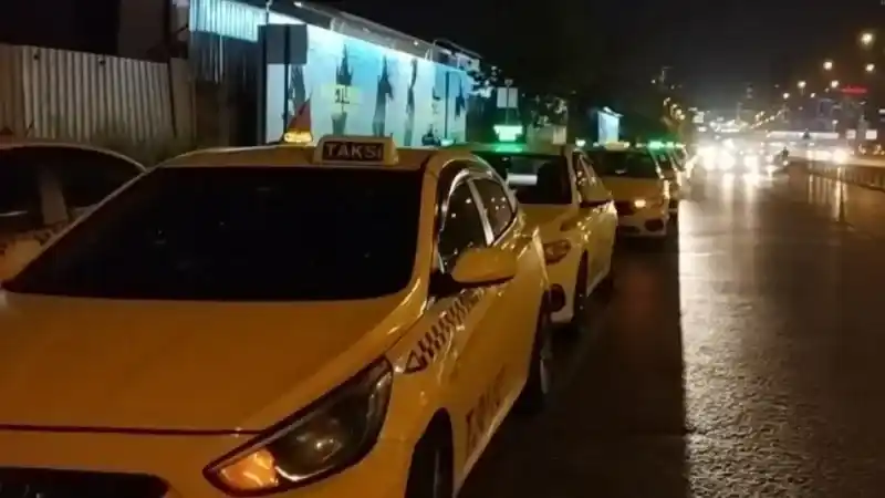 İstanbul’da taksiciler öldürülen meslektaşları için eylem yaptılar