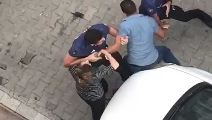 Adamın evi su sızdırdı diye önce komşusuna, sonra polise saldırdı